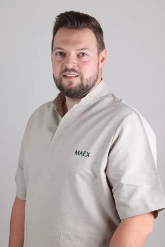 Adrian_Melgares_de_Aguilar-324x486-1