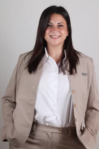 Cristina_Perez_Atencion_al_paciente-324x486-1