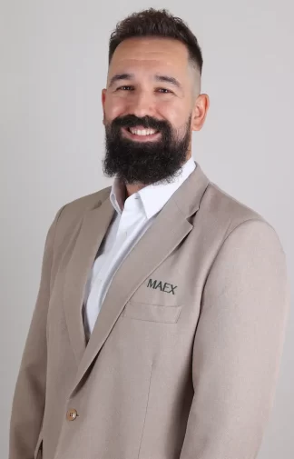 Javier_Martinez_Director-324x505-1