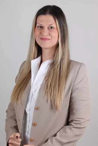 Lidia_Galvan_Atencion_al_paciente-324x479-1