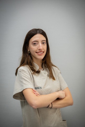 Lucia_Tolon_Higienista_MAEX_CORUNA-324x486-1