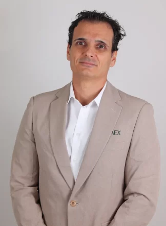 Pedro_Tortosa_Atencion_al_paciente-324x442-1