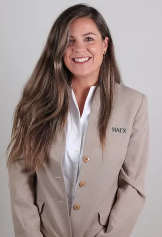 Pilar_Cortes_Atencion_al_paciente-324x474-1